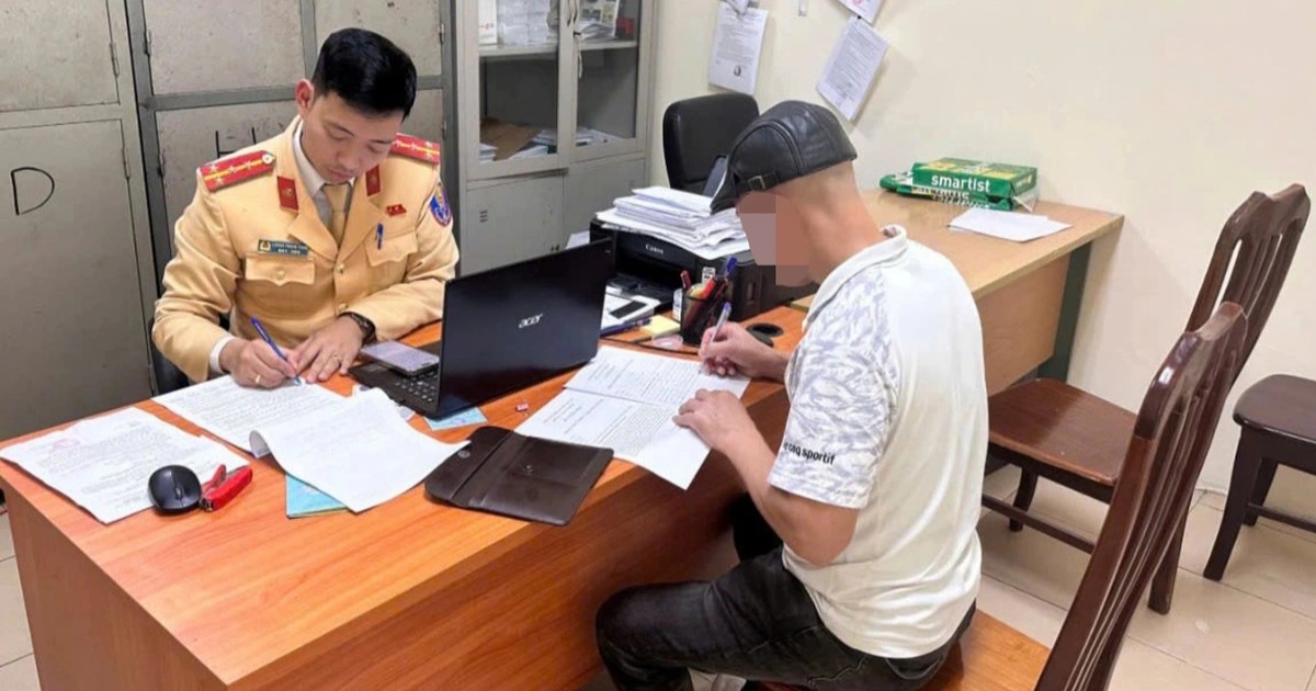 Tài xế bị phạt 5 triệu đồng vì lái ô tô đi vào làn khẩn cấp Vành đai 3