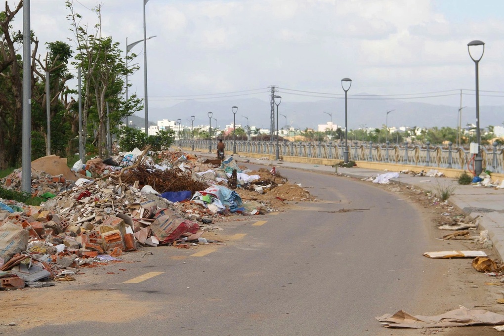 Lắp camera bắt đối tượng đổ xà bần trái phép - 2