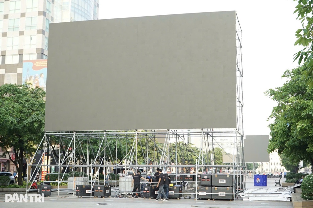 TPHCM lắp 6 màn hình LED phục vụ người dân theo dõi bán kết U23 Việt Nam - 1 TPHCM lắp 6 màn hình LED phục vụ người dân theo dõi bán kết U23 Việt Nam - 1