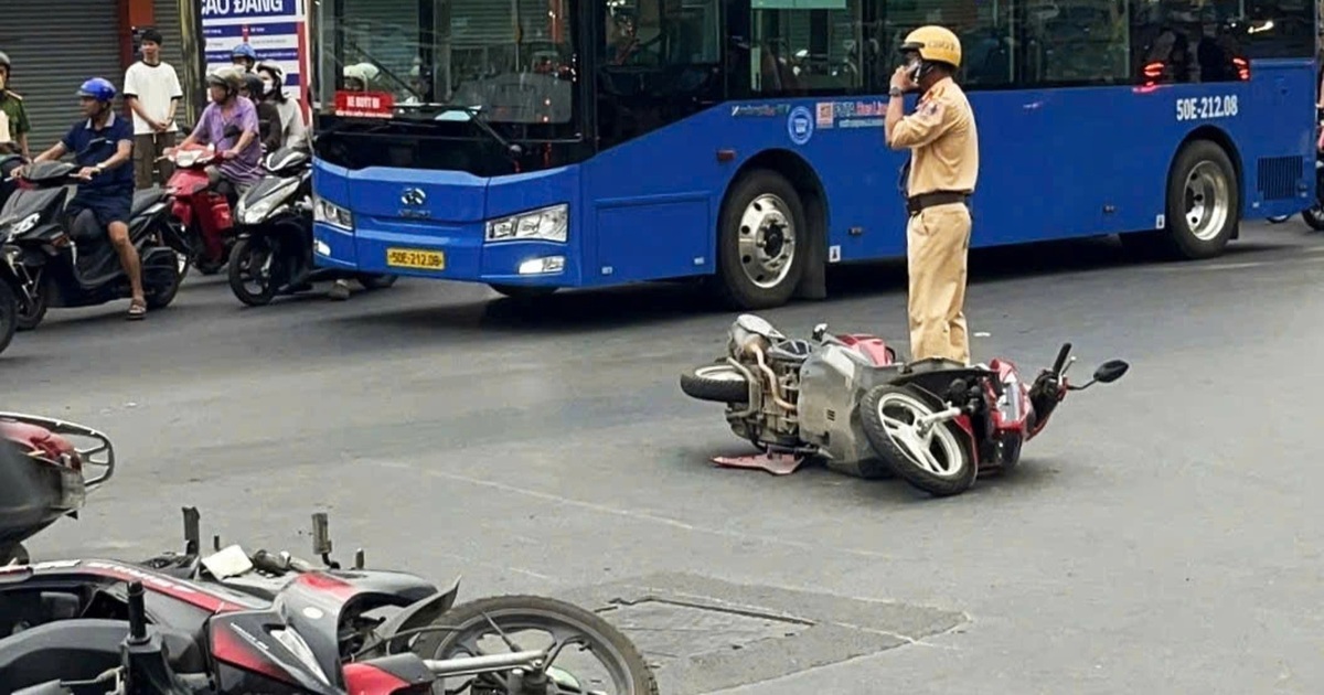 Tài xế đạp nhầm chân ga, ô tô tông loạt xe máy ở TPHCM