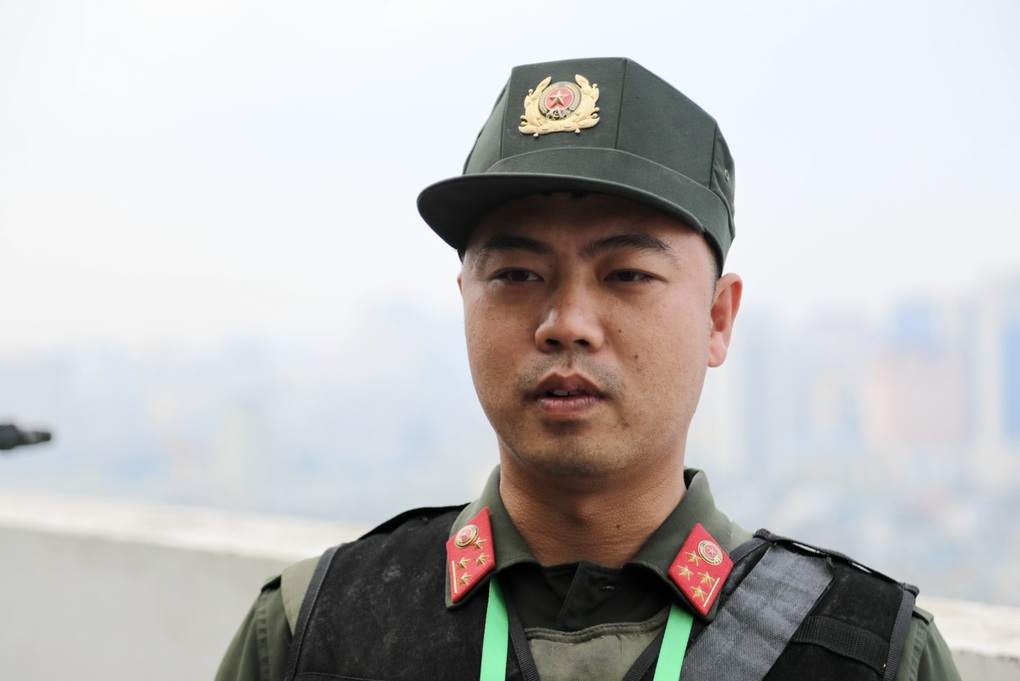 Cảnh sát bắn tỉa chốt trực trên các điểm cao bảo vệ Đại hội Đảng - 2 Cảnh sát bắn tỉa chốt trực trên các điểm cao bảo vệ Đại hội Đảng - 2