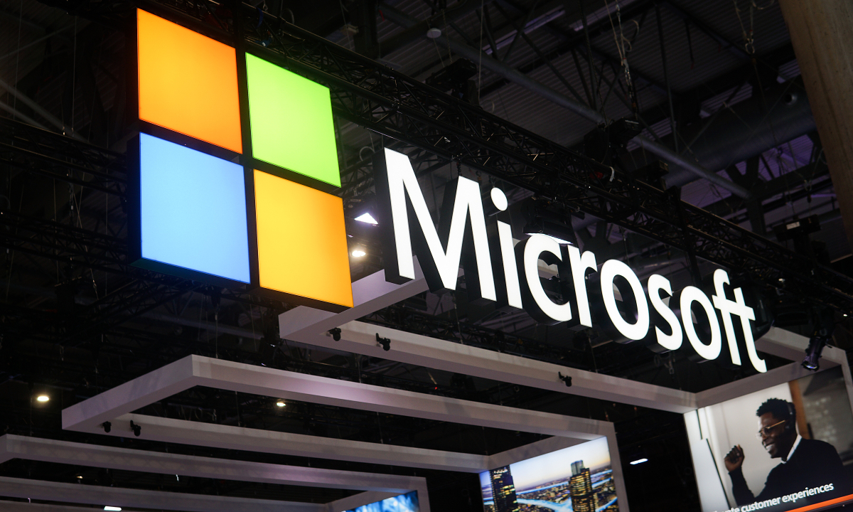 Giá trị Microsoft mất hơn 350 tỷ USD một phiên