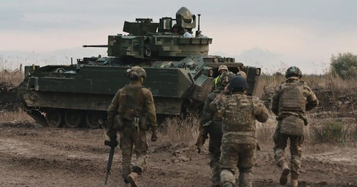 Thiết giáp Bradley Ukraine lì lợm, khiến xe tăng T-90 Nga “toát mồ hôi”