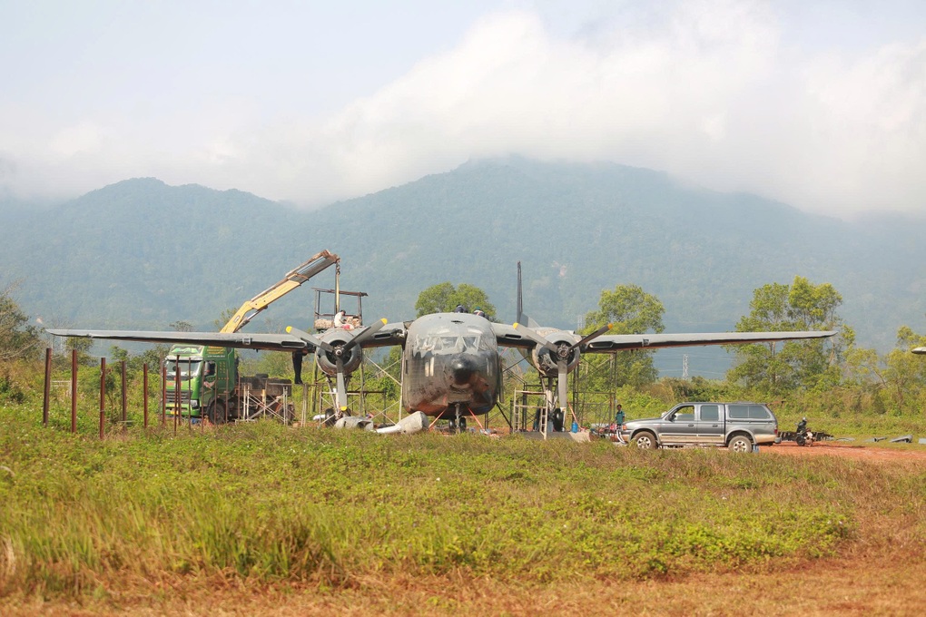 Máy bay C-119 duy nhất sót lại ở Việt Nam đang được lắp đặt tại Tà Cơn - 2