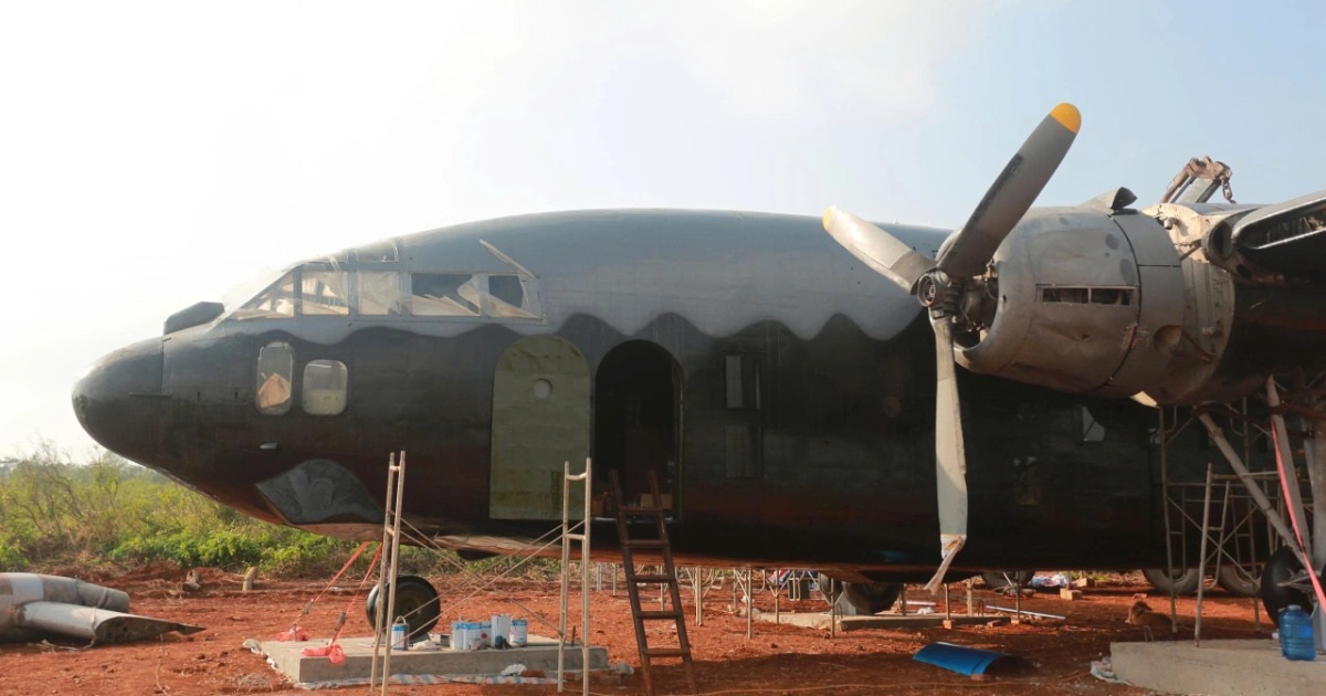 Máy bay C-119 duy nhất sót lại ở Việt Nam đang được lắp đặt tại Tà Cơn
