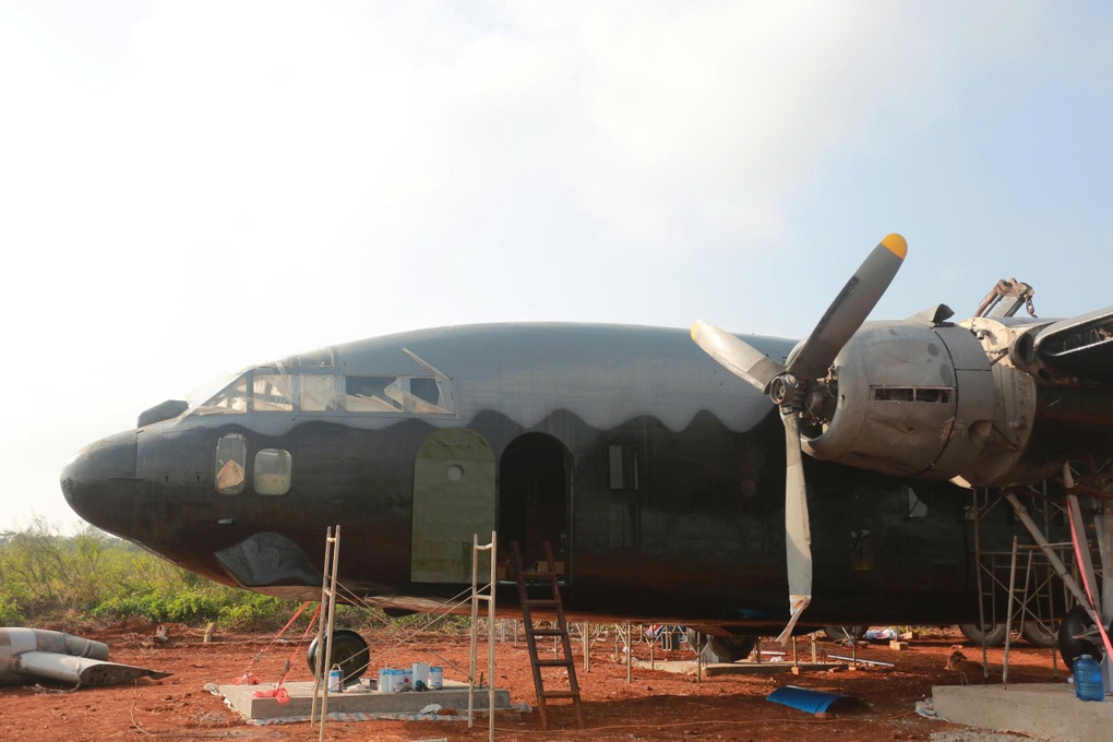 Máy bay C-119 duy nhất sót lại ở Việt Nam đang được lắp đặt tại Tà Cơn - 1