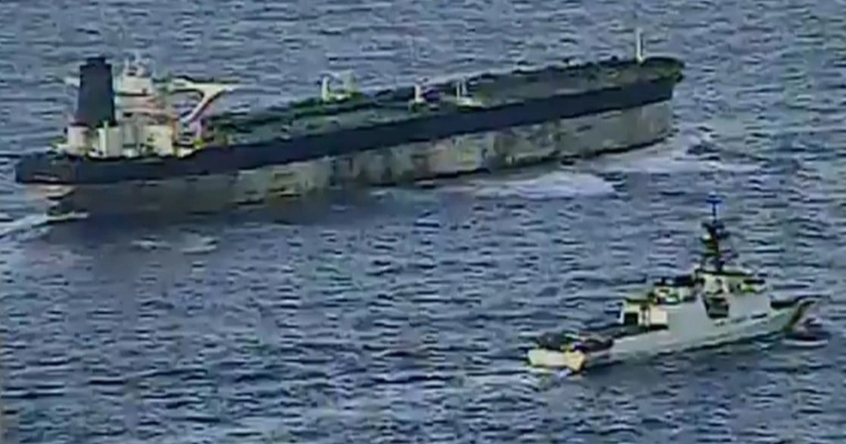 Mỹ thả thủy thủ trên tàu chở dầu treo cờ Nga bị bắt giữ