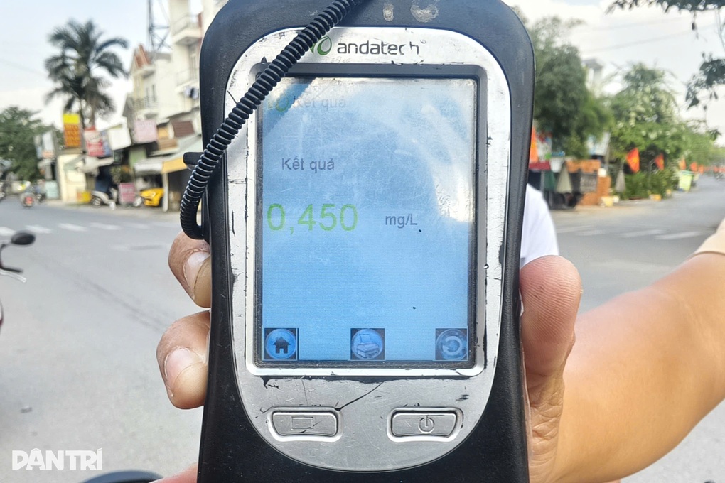 Nhậu mừng Tết Dương lịch, nam công nhân ở TPHCM bị phạt 9 triệu đồng - 2