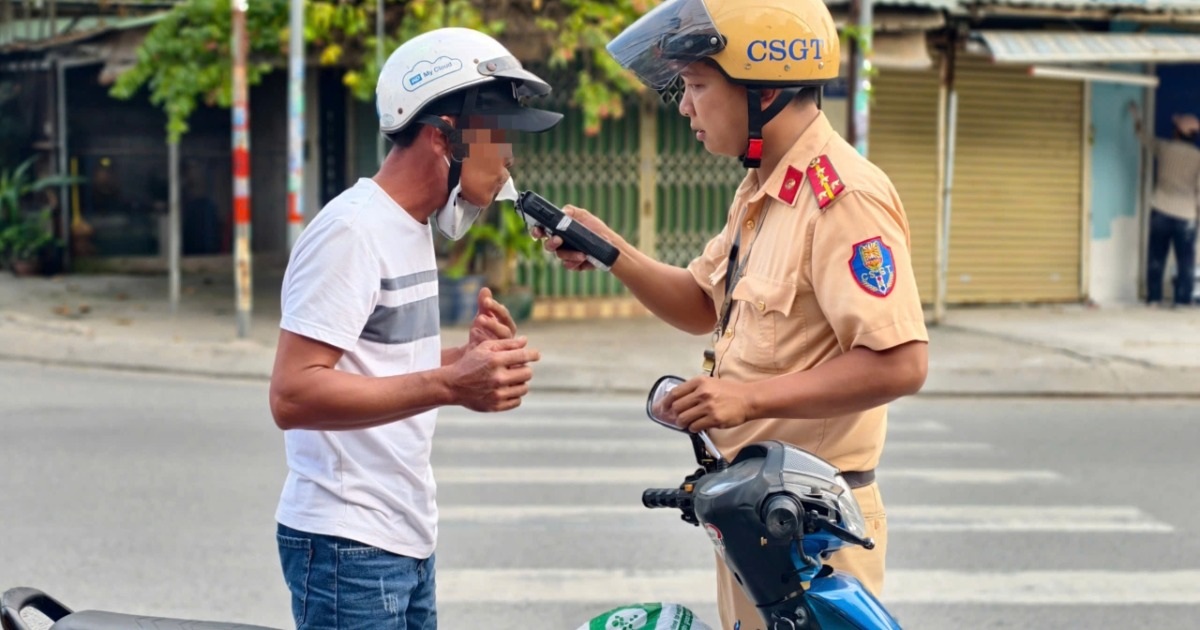 Nhậu mừng Tết Dương lịch, nam công nhân ở TPHCM bị phạt 9 triệu đồng