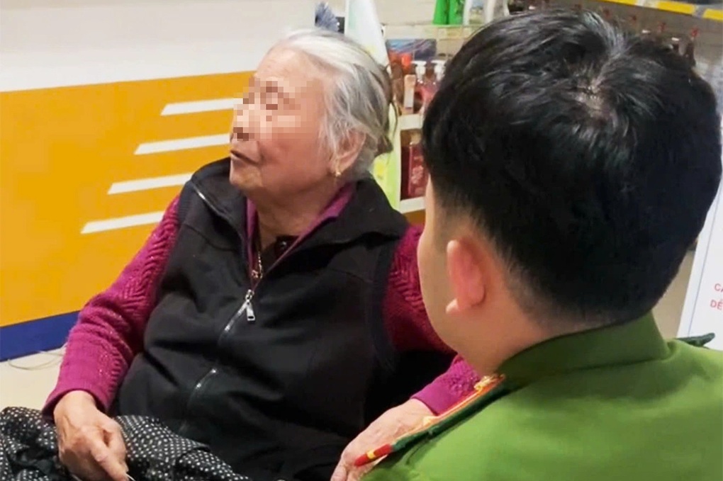 Bà cụ 79 tuổi đi rút 300 triệu đồng để chứng minh... không buôn ma túy - 1 Bà cụ 79 tuổi đi rút 300 triệu đồng để chứng minh... không buôn ma túy - 1