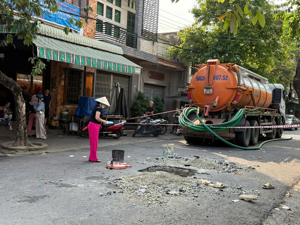 Hai công nhân tử vong nghi do ngạt khí ở TPHCM - 1 Hai công nhân tử vong nghi do ngạt khí ở TPHCM - 1
