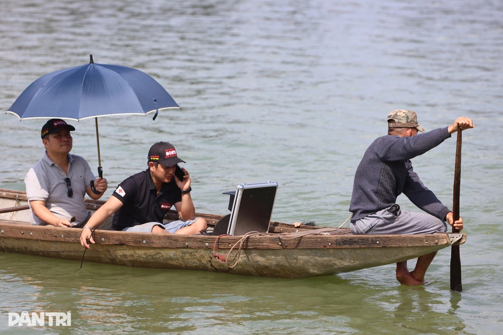 Vụ rơi 2 cây vàng xuống sông Hương: Tìm thấy cây vàng còn lại - 2