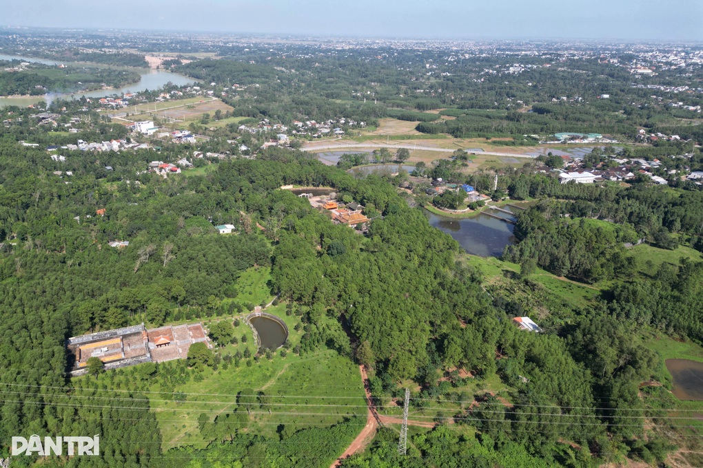 Công trình lạ tại khu lăng vua Thiệu Trị được tồn tại qua Tết Nguyên đán - 2