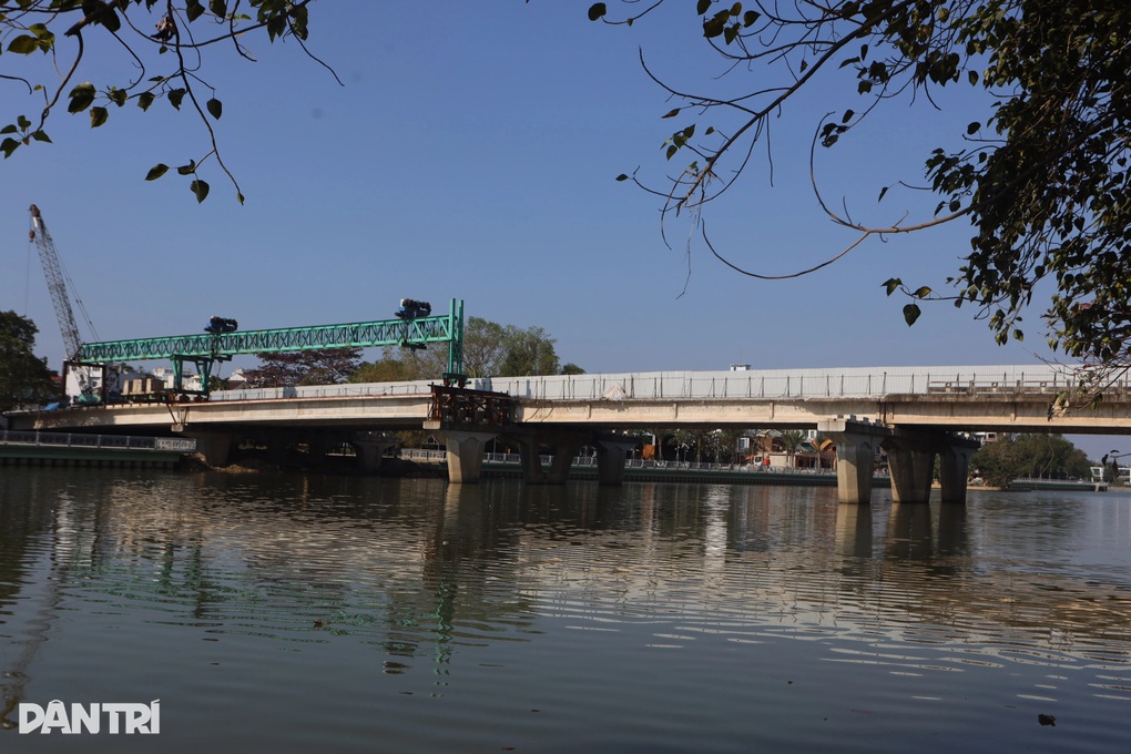 Nhà thầu bị phạt hơn 1,5 tỷ đồng do liên tục chậm tiến độ xây cầu - 2