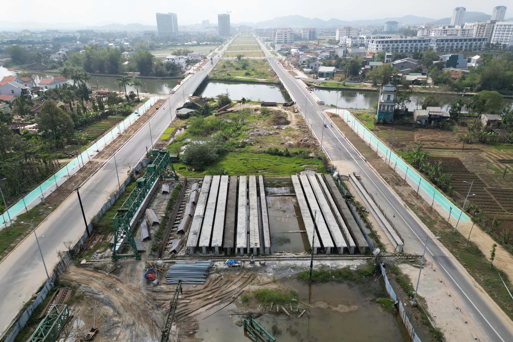 Nhà thầu bị phạt hơn 1,5 tỷ đồng do liên tục chậm tiến độ xây cầu - 1
