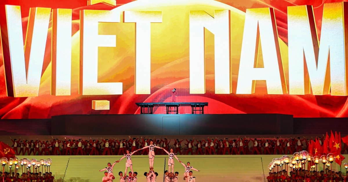 Hà Nội rực rỡ đêm nghệ thuật “Dưới lá cờ vẻ vang của Đảng”