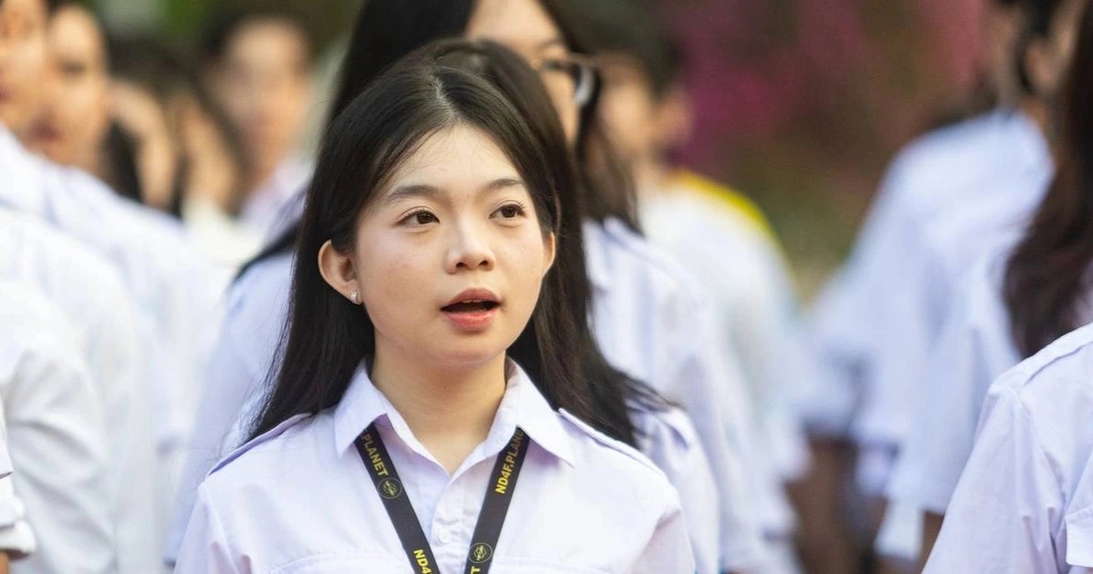 Hơn 700 sinh viên TPHCM tham dự Lễ chào cờ hướng về Đại hội XIV của Đảng