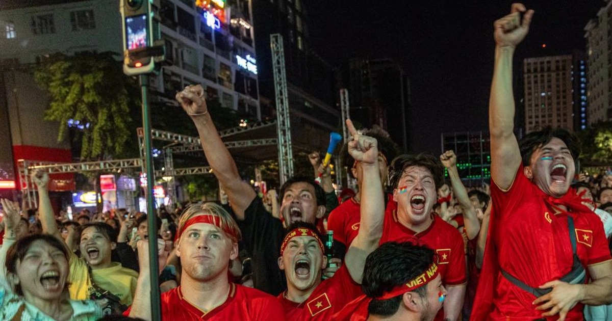 Người hâm mộ TPHCM vỡ oà khi U23 Việt Nam đánh bại Hàn Quốc