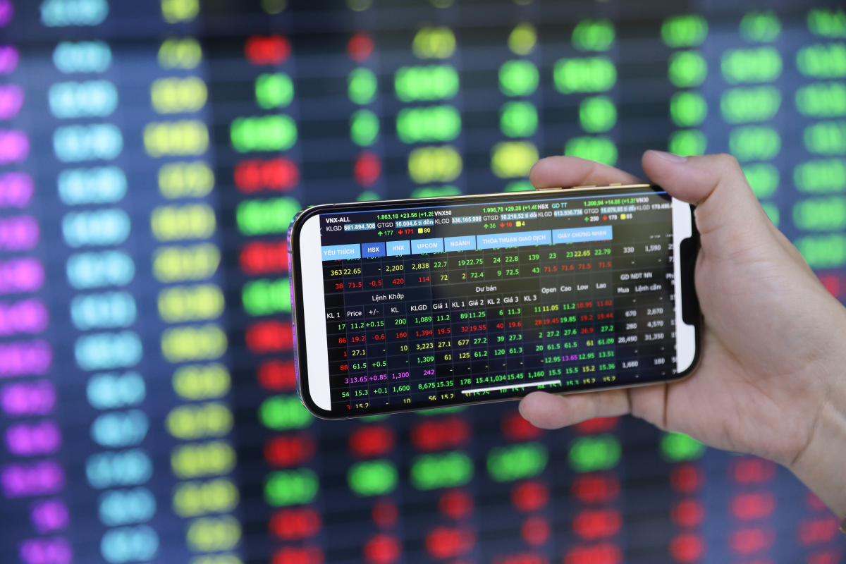 VN-Index tăng vọt