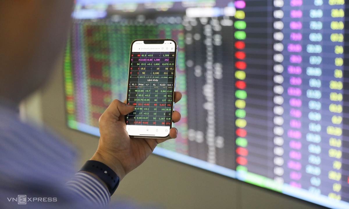 Xem xét cho doanh nghiệp thua lỗ vẫn niêm yết ở HoSE