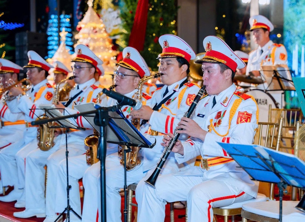 Saigon Marina IFC rực rỡ đêm pháo hoa với công nghệ ánh sáng hiện đại - 3