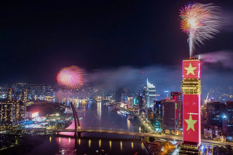 Saigon Marina IFC rực rỡ đêm pháo hoa với công nghệ ánh sáng hiện đại - 5