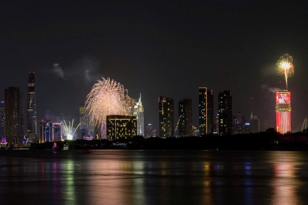 Saigon Marina IFC rực rỡ đêm pháo hoa với công nghệ ánh sáng hiện đại - 7