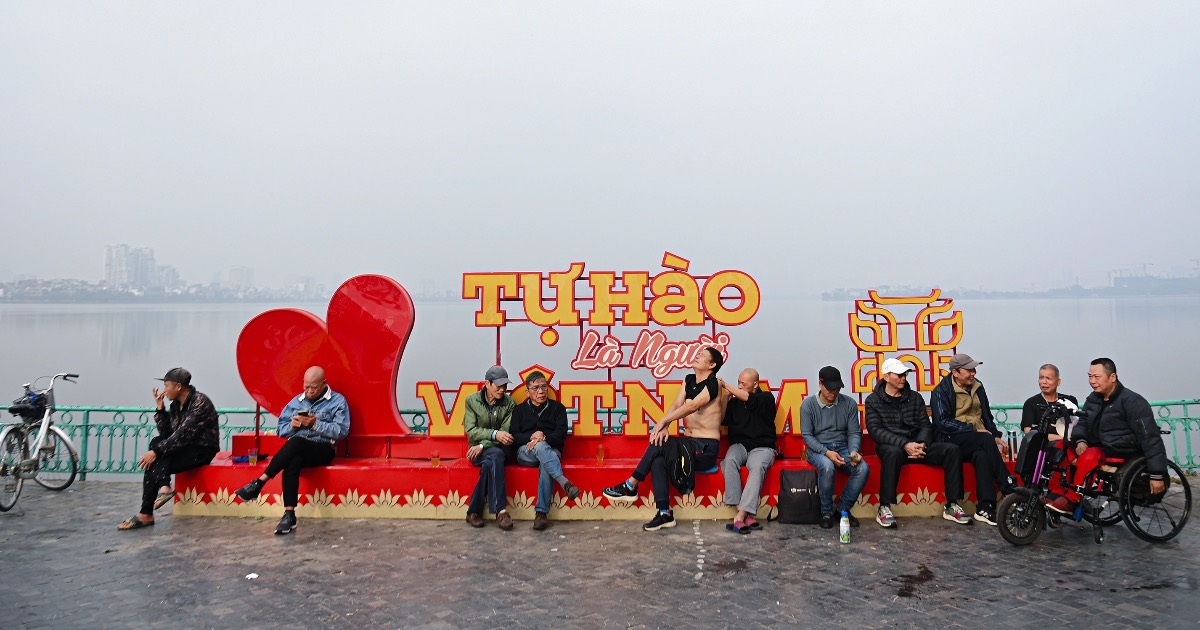 Phố phường Hà Nội yên bình trong sáng đầu năm mới 2026