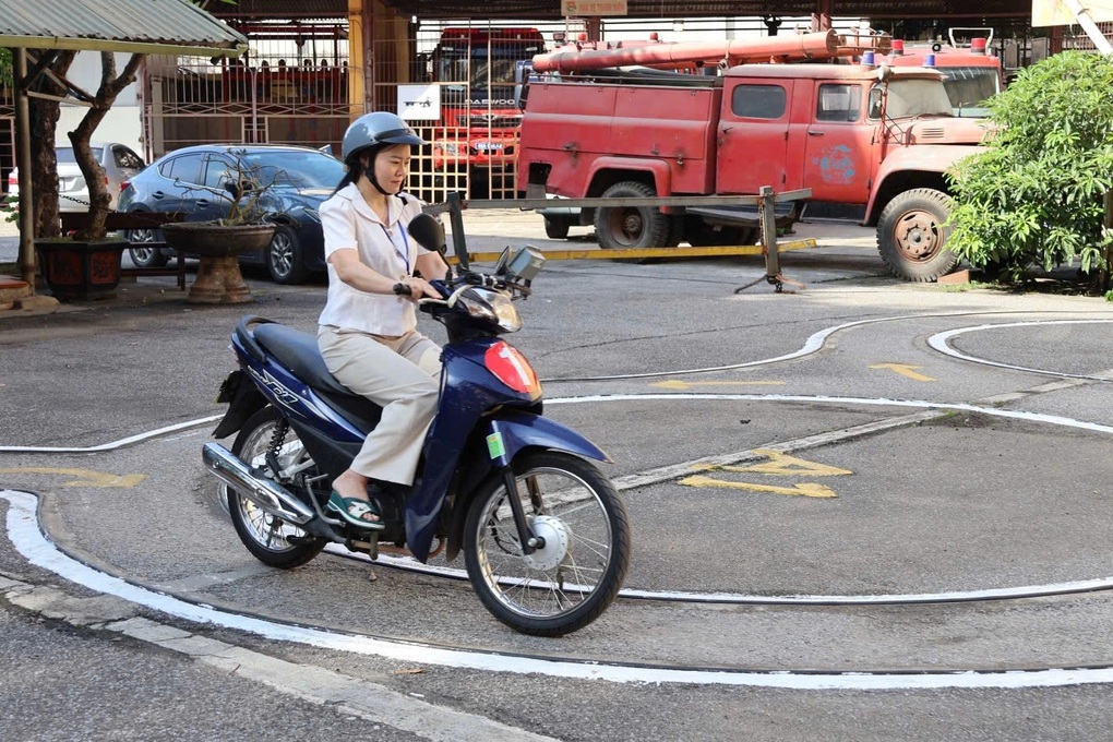 Bộ Công an bỏ một bài thi hình trong sát hạch bằng lái xe máy - 1