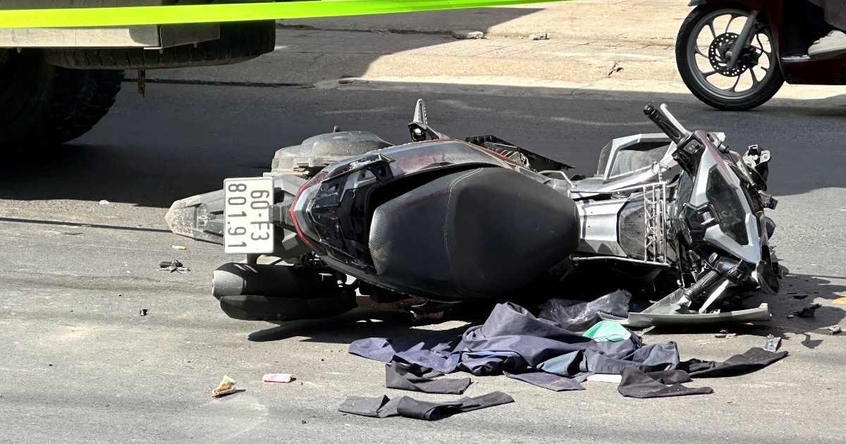 Người mặc áo shipper bị tai nạn tử vong ở TPHCM