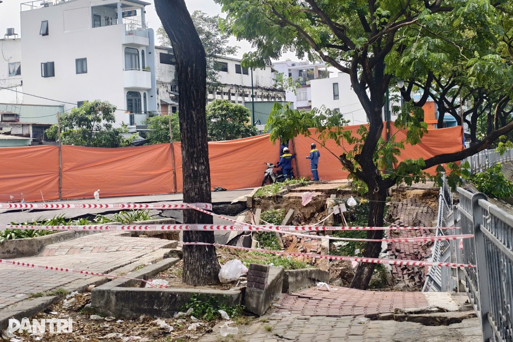 Nguyên nhân sụt lún đường ven kênh Tàu Hũ ở TPHCM - 2