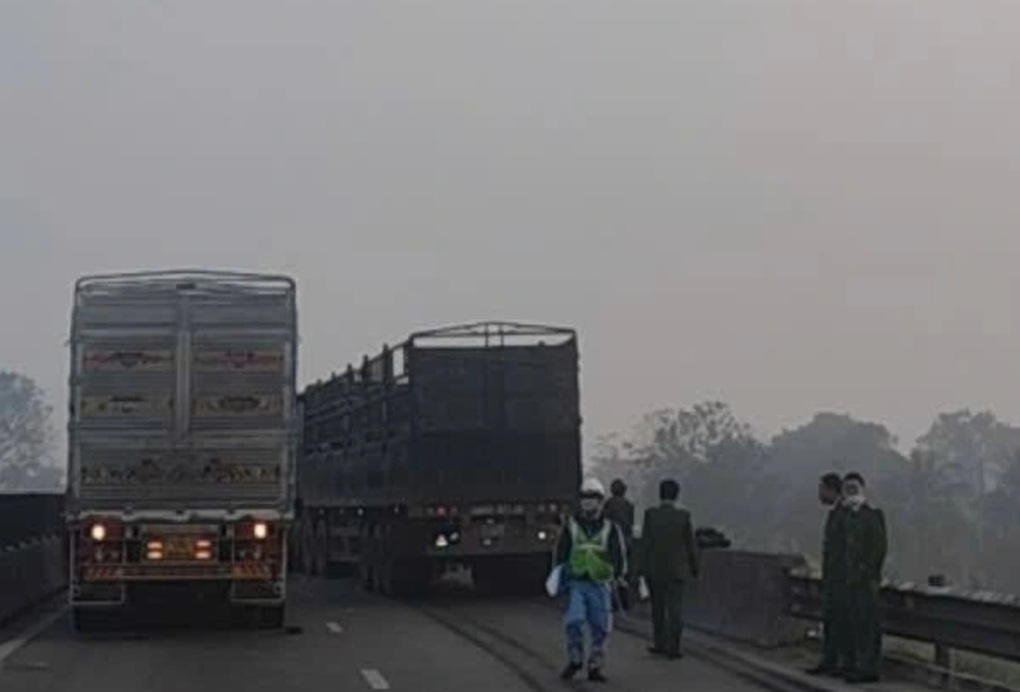 Ba ô tô tông nhau trên cao tốc, 4 người chết, 6 người bị thương - 2 Ba ô tô tông nhau trên cao tốc, 4 người chết, 6 người bị thương - 2