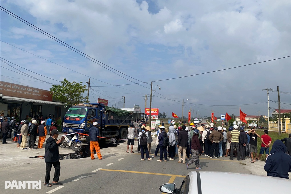 Vụ ô tô tải tông nhiều xe điện của học sinh: Gặp nạn cách trường 100m - 2