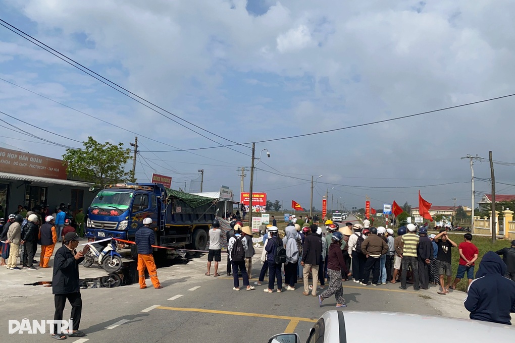 Ô tô tải tông khiến 2 người tử vong: Lãnh đạo thành phố Huế chỉ đạo nóng - 1 Ô tô tải tông khiến 2 người tử vong: Lãnh đạo thành phố Huế chỉ đạo nóng - 1