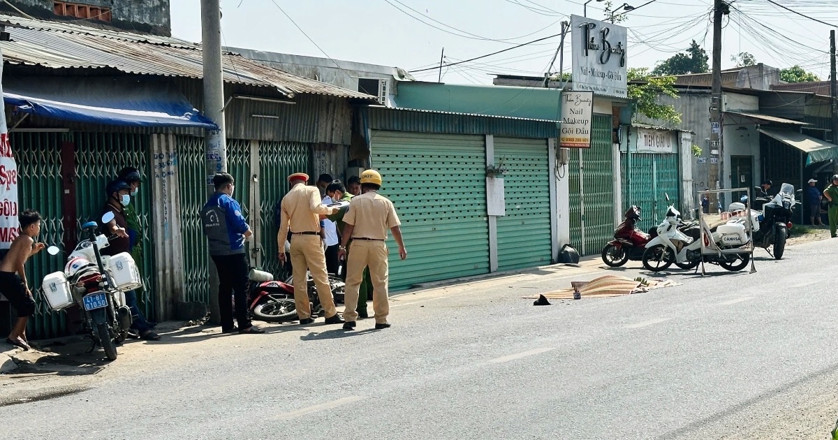 Người dân truy đuổi, chặn xe đầu kéo container cán chết người ở TPHCM