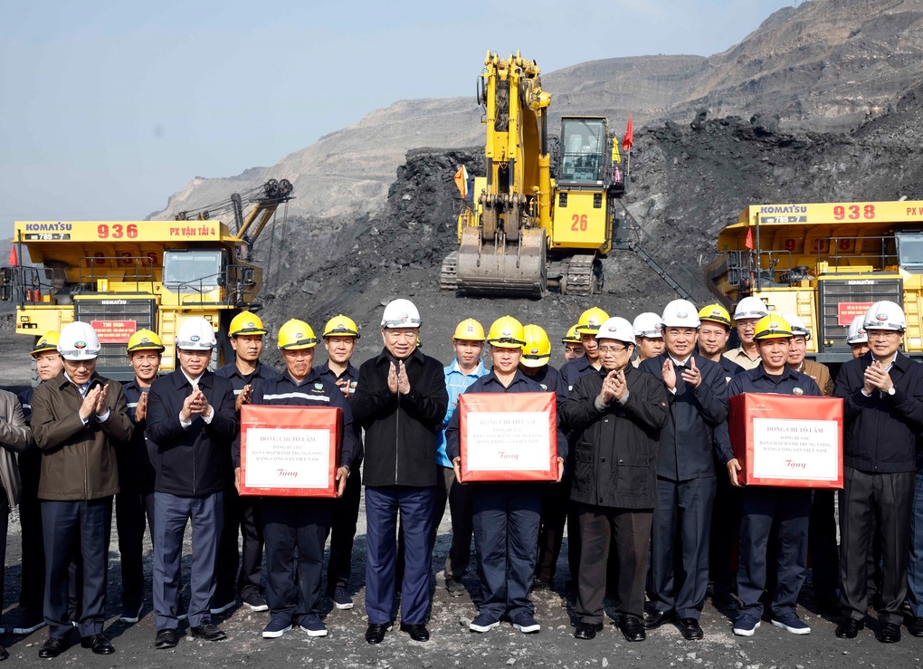 Tổng Bí thư thăm công nhân ngành than, nêu tinh thần kỷ luật và đồng tâm - 2