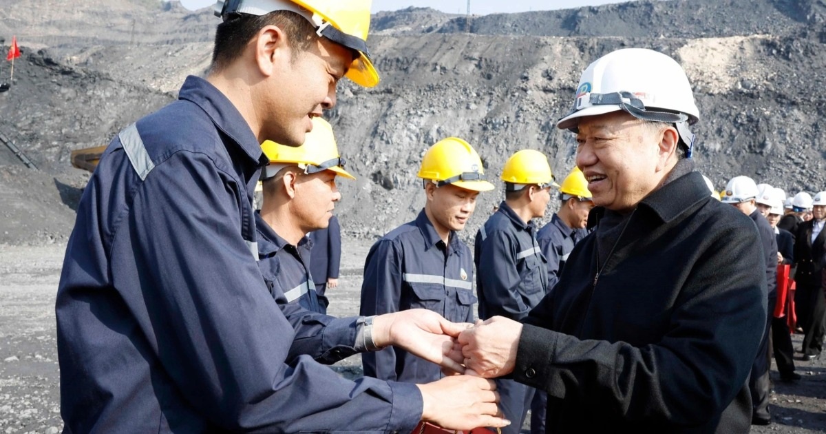 Tổng Bí thư thăm công nhân ngành than, nêu tinh thần “kỷ luật và đồng tâm”