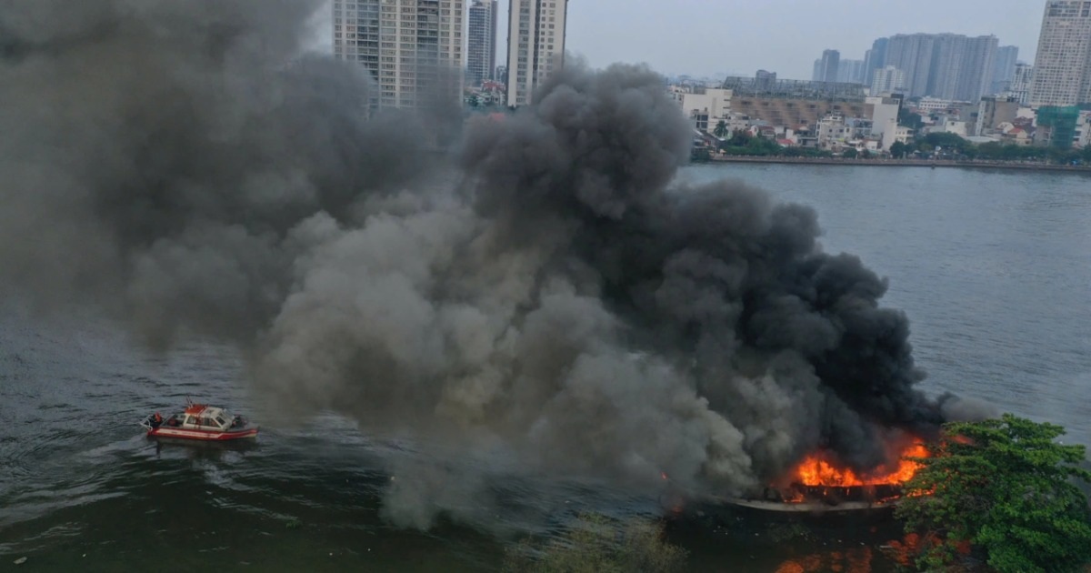 Du thuyền bốc cháy trên sông Sài Gòn đang sửa chữa, không hoạt động
