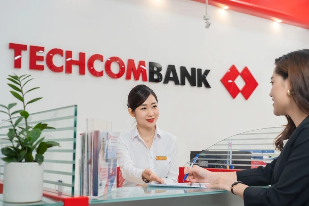 Techcombank báo lãi quý cuối năm 2025 tăng gần gấp hai lần