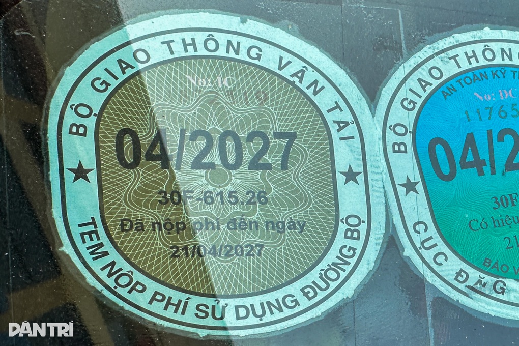 Vì sao bỏ dán tem thu phí đường bộ trên kính ô tô? - 1