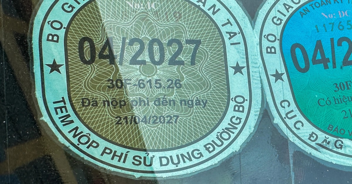 Vì sao bỏ dán tem thu phí đường bộ trên kính ô tô?