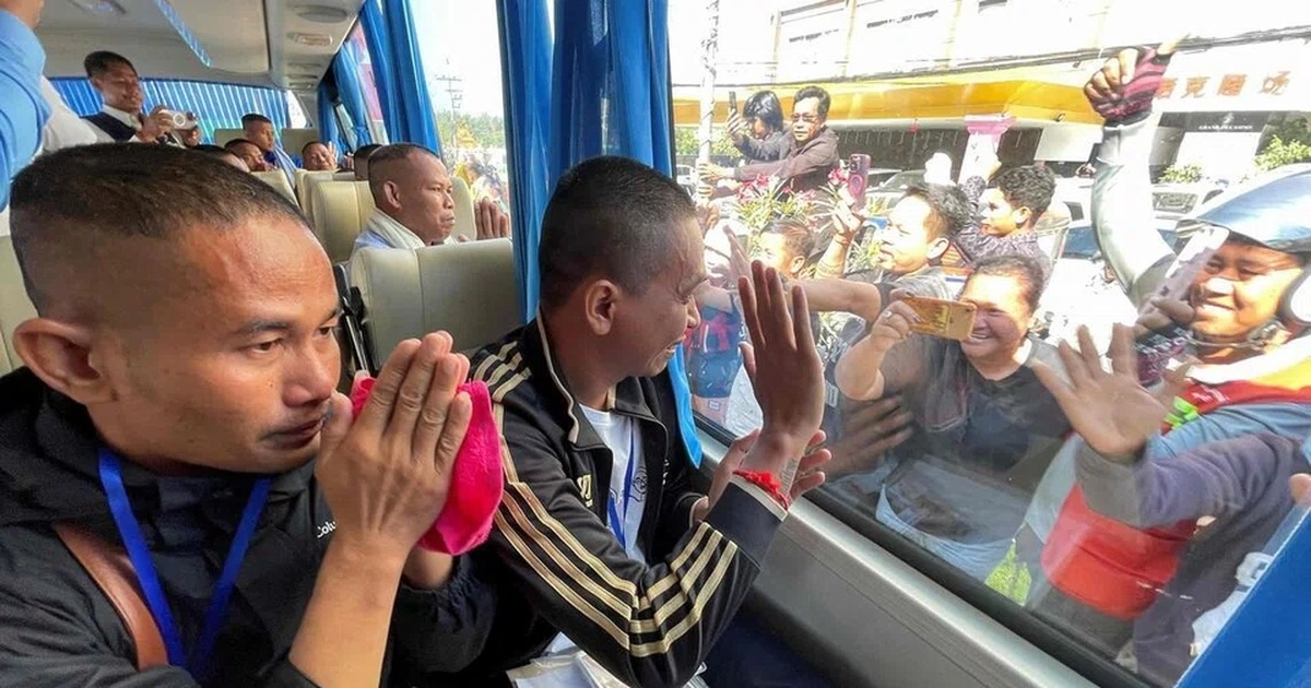 Thái Lan trao trả 18 binh sĩ cho Campuchia