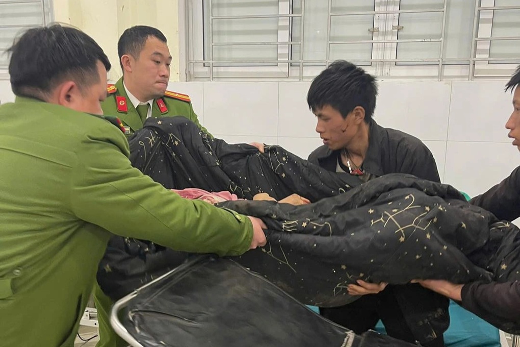 Công an cứu giúp thai phụ trẻ bị đá rơi trúng bụng - 2