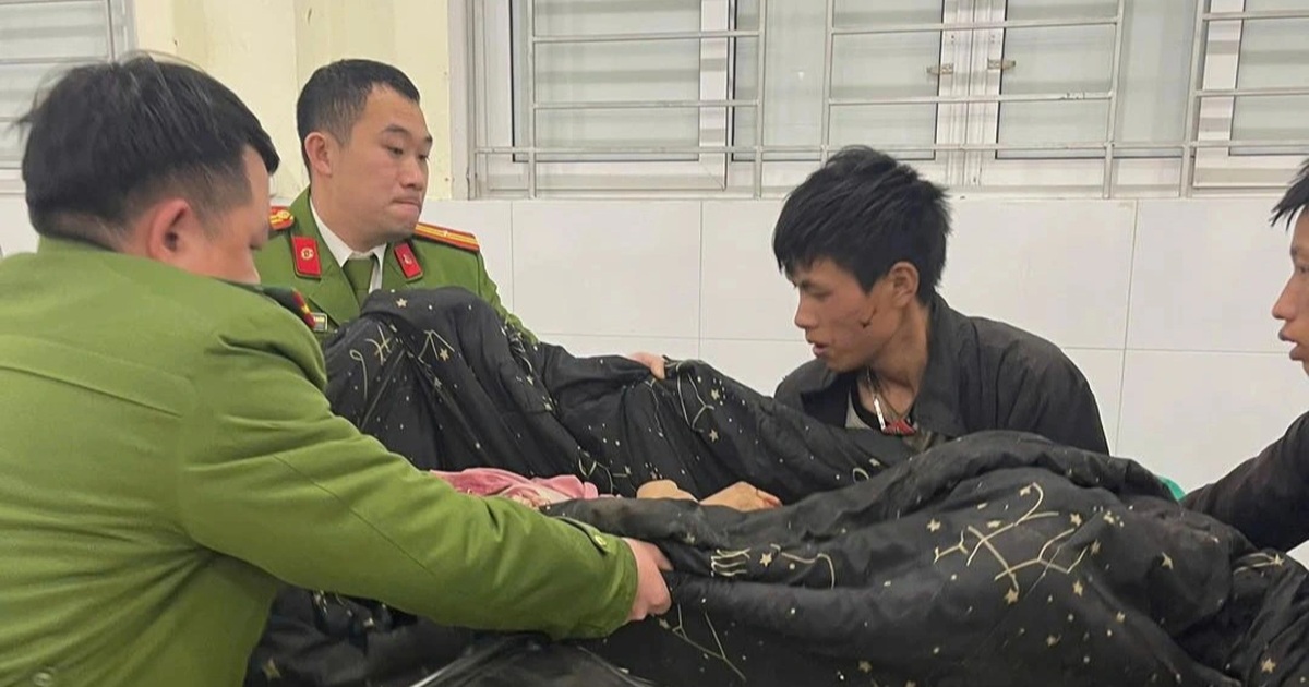 Công an cứu giúp thai phụ trẻ bị đá rơi trúng bụng