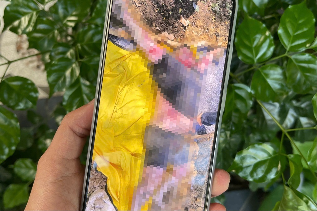 Thi thể nam thanh niên tại con rạch ở TPHCM - 1 Thi thể nam thanh niên tại con rạch ở TPHCM - 1