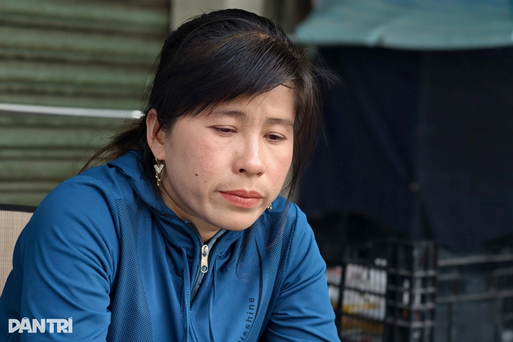 Tiểu thương ngấn lệ nhìn cả cửa hàng bị cháy rụi khi gần Tết ở TPHCM - 2