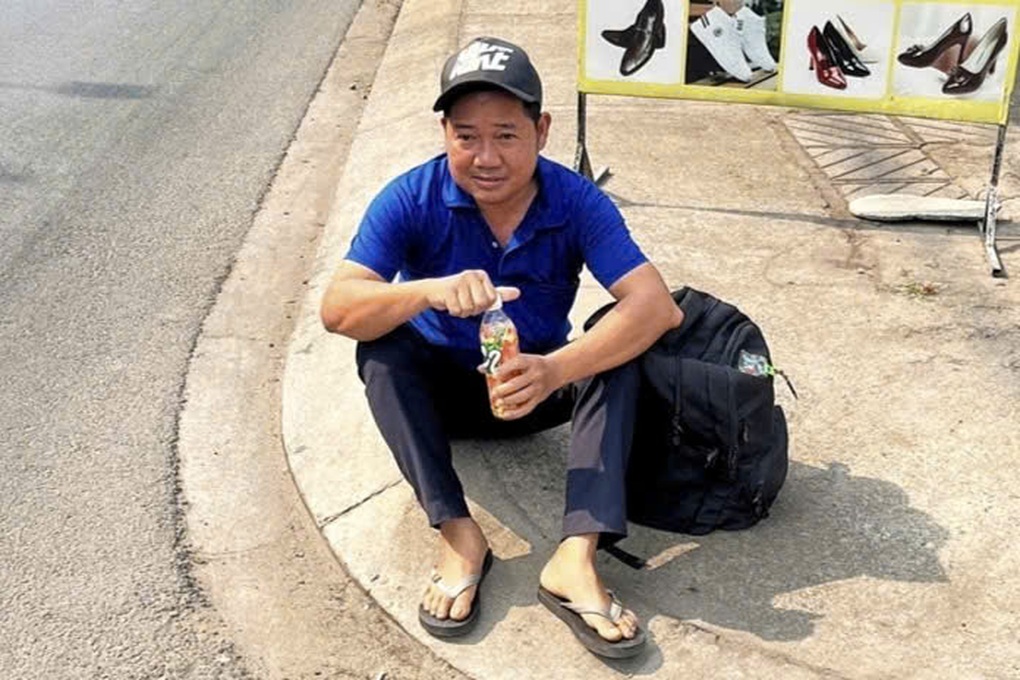 Người cha lang thang khắp TPHCM tìm con trai mất liên lạc - 1 Người cha lang thang khắp TPHCM tìm con trai mất liên lạc - 1