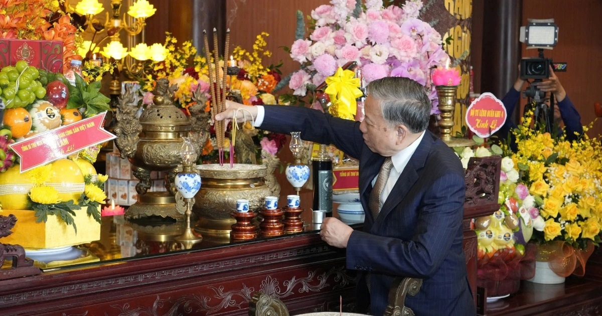 Tổng Bí thư Tô Lâm thăm Làng Sen, dâng hương Chủ tịch Hồ Chí Minh