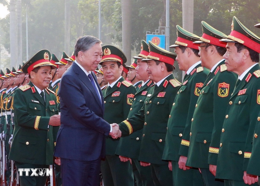 Tổng Bí thư trao Danh hiệu Anh hùng LLVT Nhân dân cho Tổng cục Hậu cần - Kỹ thuật - 1 Tổng Bí thư trao Danh hiệu Anh hùng LLVT Nhân dân cho Tổng cục Hậu cần - Kỹ thuật - 1