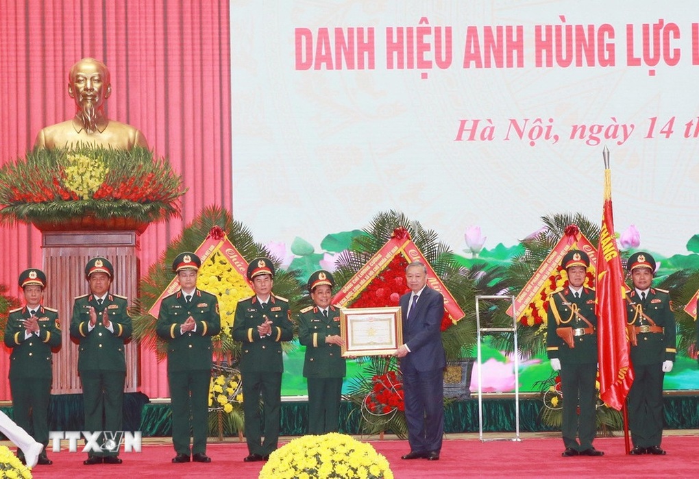 Tổng Bí thư trao Danh hiệu Anh hùng LLVT Nhân dân cho Tổng cục Hậu cần - Kỹ thuật - 5 Tổng Bí thư trao Danh hiệu Anh hùng LLVT Nhân dân cho Tổng cục Hậu cần - Kỹ thuật - 5